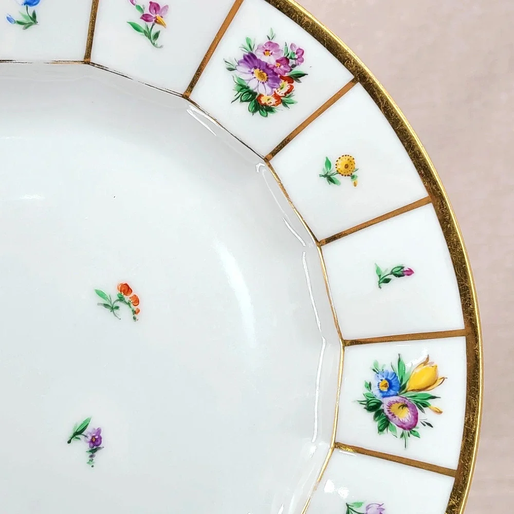 One (1) Royal Copenhagen 'Henriette' 10.25 Inch Dinner Plate #444-8549 READ